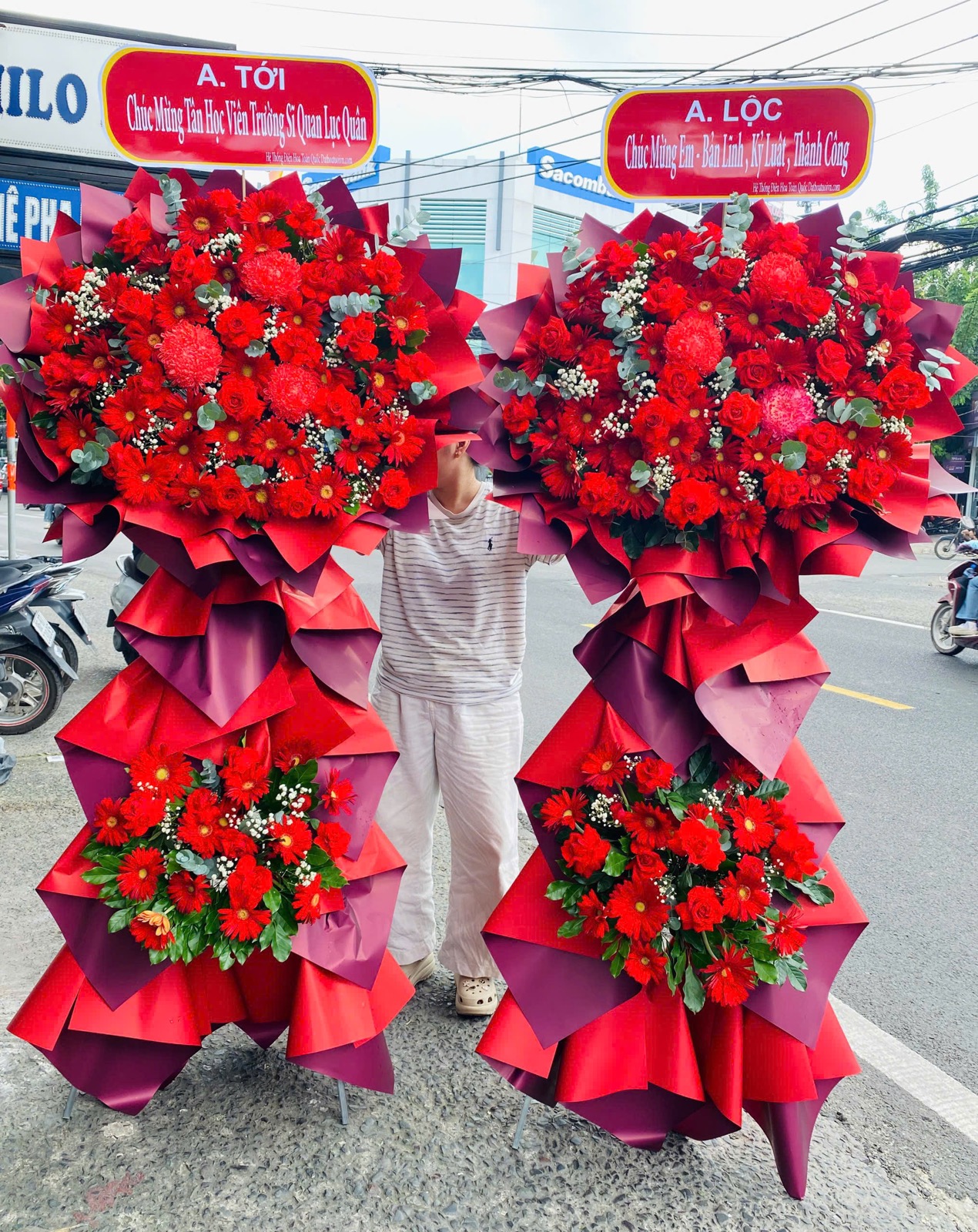 Kệ hoa chúc mừng khai trương đỏ vàng — giao thành công tại Thủ Đức
